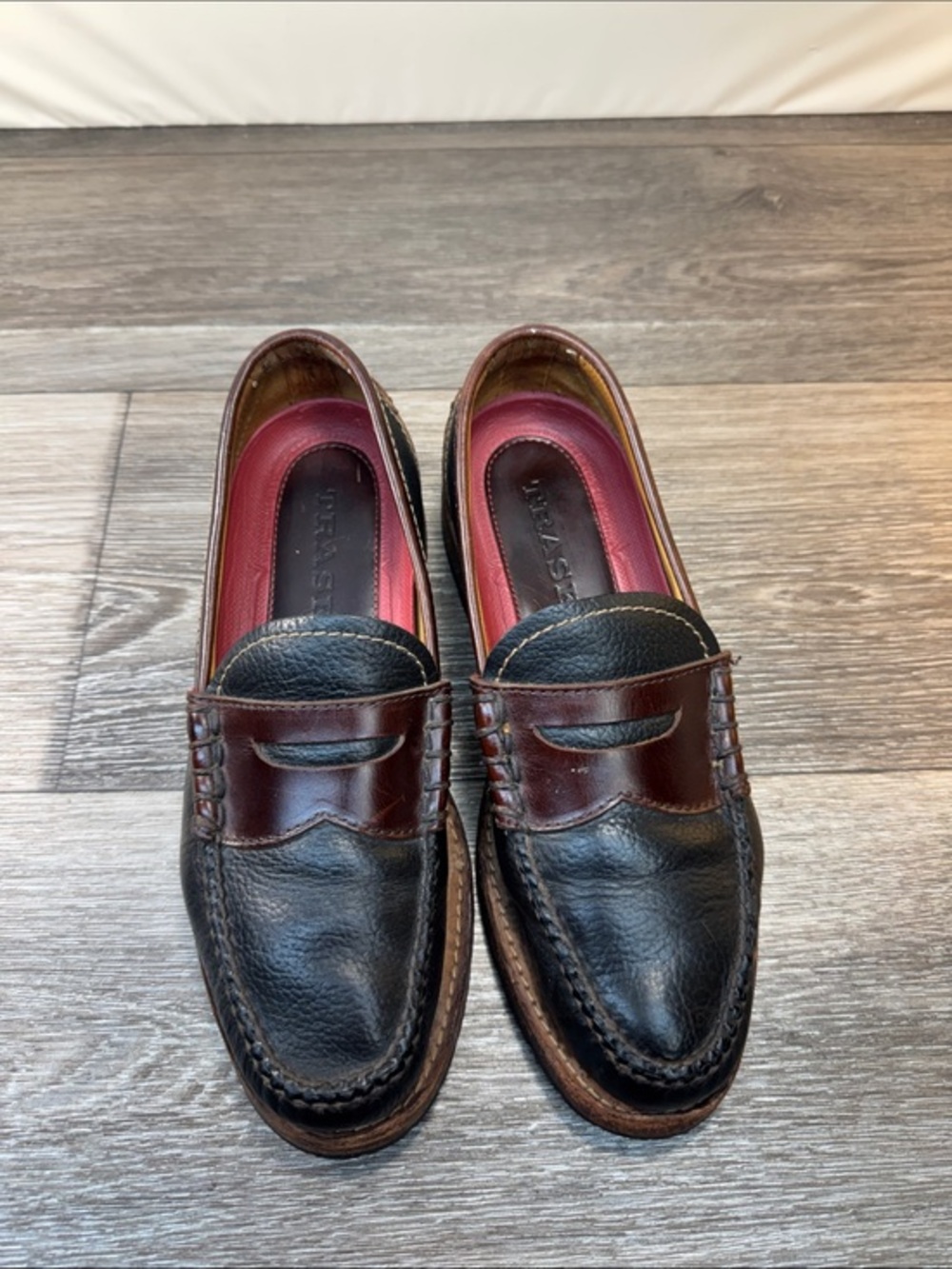 Men's Two-Tone Black and Brown Leather Penny Loafers size 8.5 (j268)
